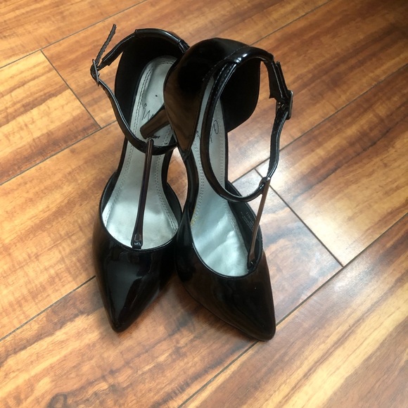 Heel’s - Picture 3 of 13